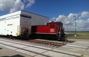 Locomotive switching railcars